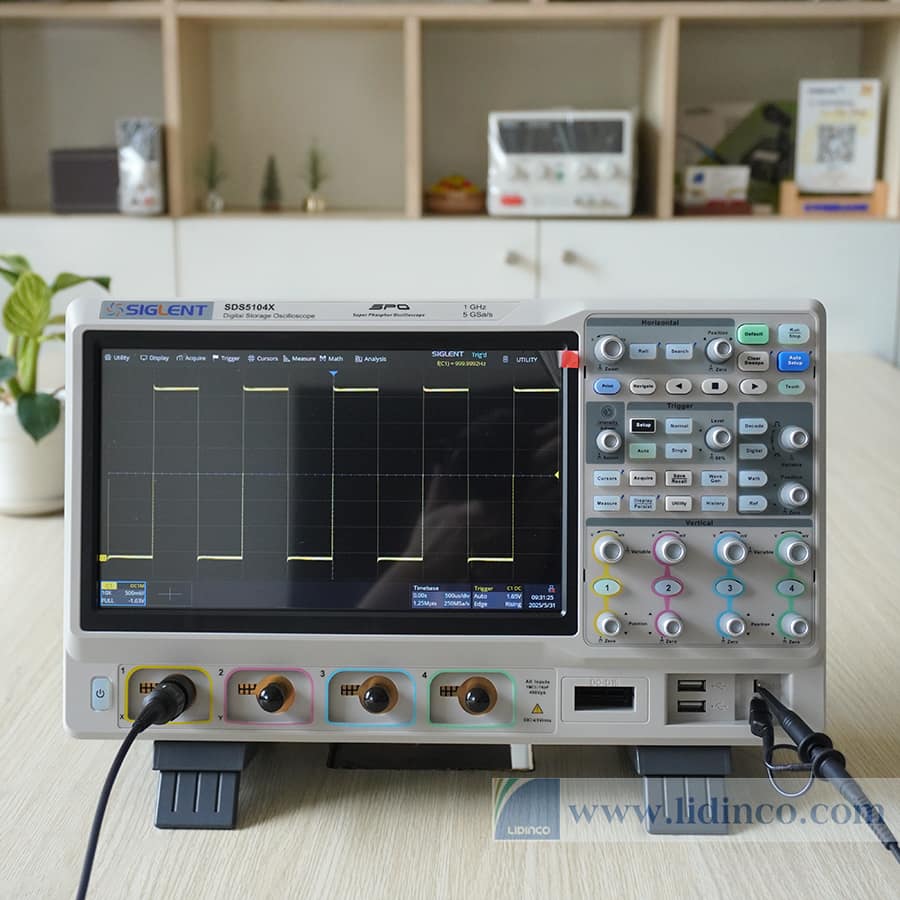 Siglent SDS5104X Digital Storage Oscilloscopes